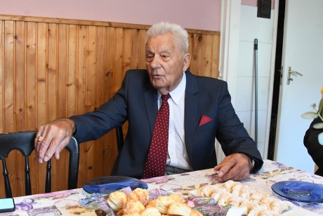 Aki „alulról” ismeri teljes Fehérvárt: 90. születésnapján köszöntötték Kusicza Antalt